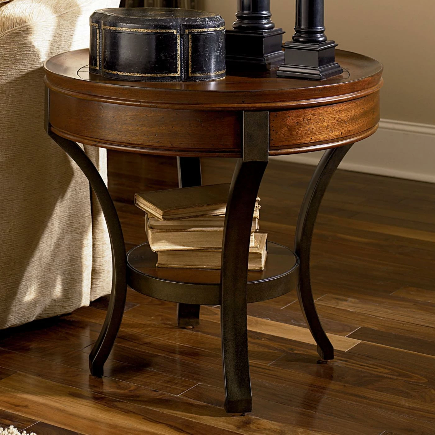 Brand new ❤️ Round End Tables & Side Tables Hammary Sunset Valley Round End Table - Rich Mahogany 😍