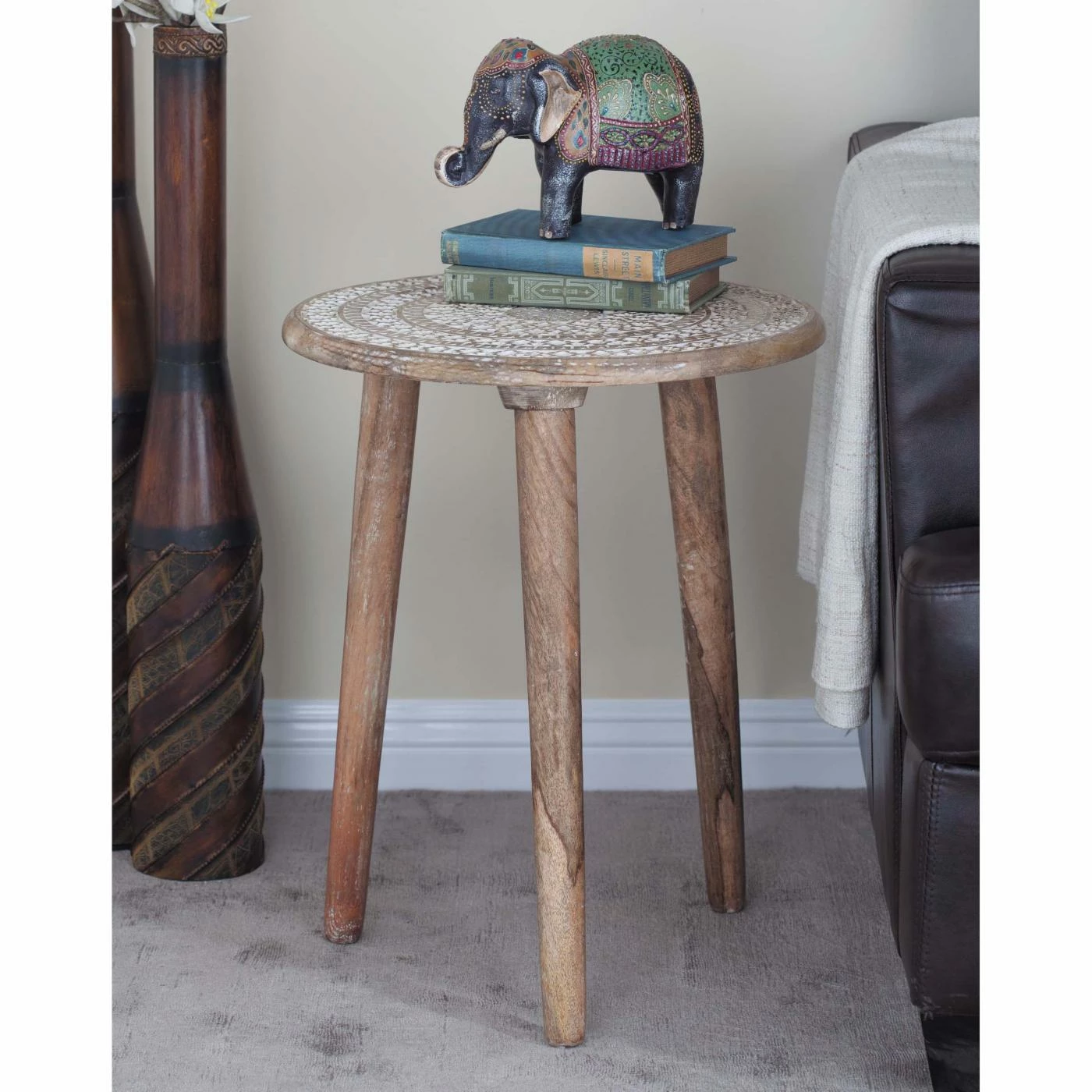 Outlet π Round End Tables & Side Tables DecMode Distressed Carved End Table π